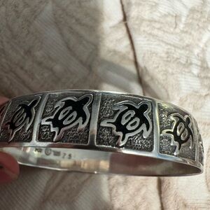 Hawaiian bangle with black enamel turtles.